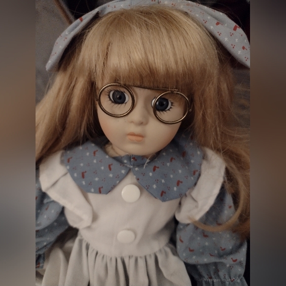 Vintage Porcelain Doll with Books on Desk, Set EUC - Picture 7 of 10